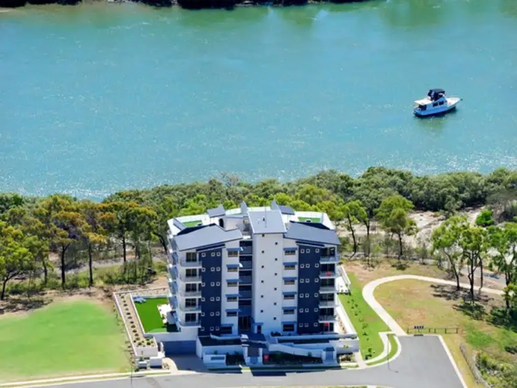 4/2 The Promenade, Boyne Island QLD 4680