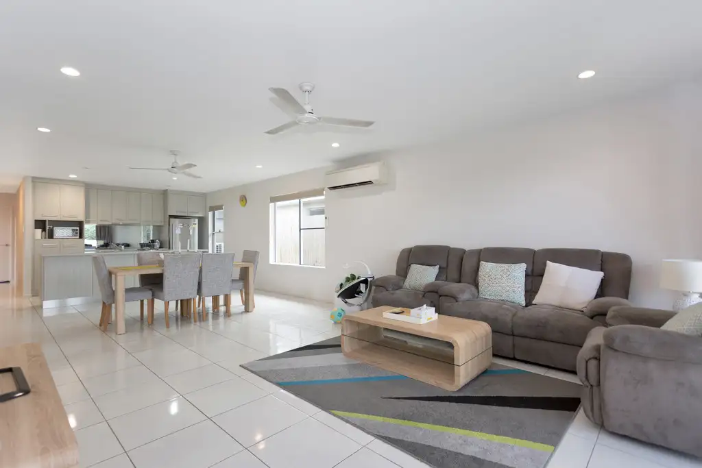 Main view of Homely house listing, 2/4 Berkshire Lane, Ooralea QLD 4740