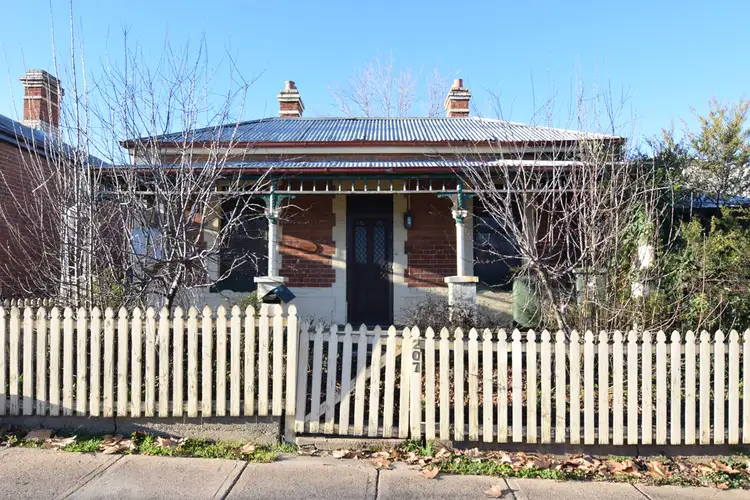 207 Piper Street, Bathurst NSW 2795