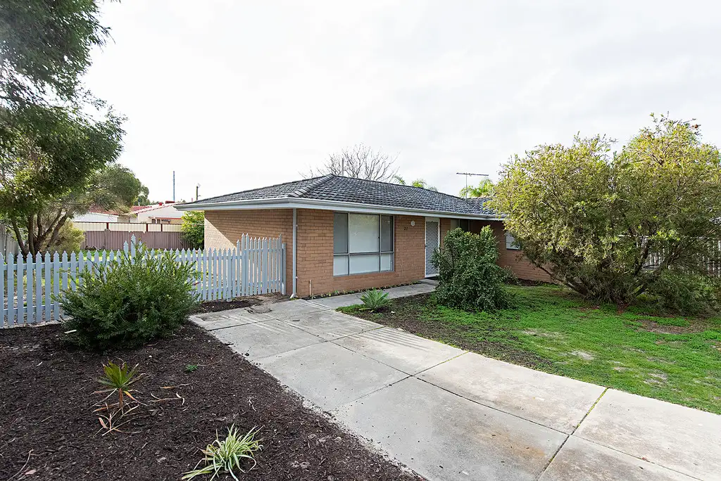 Main view of Homely house listing, 27 Lyrebird Way, Thornlie WA 6108