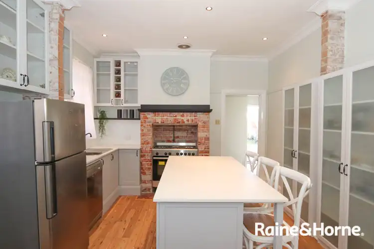 16 Oakes Street, Bathurst NSW 2795