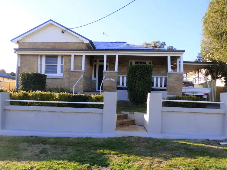 99 Edwards, Young NSW 2594
