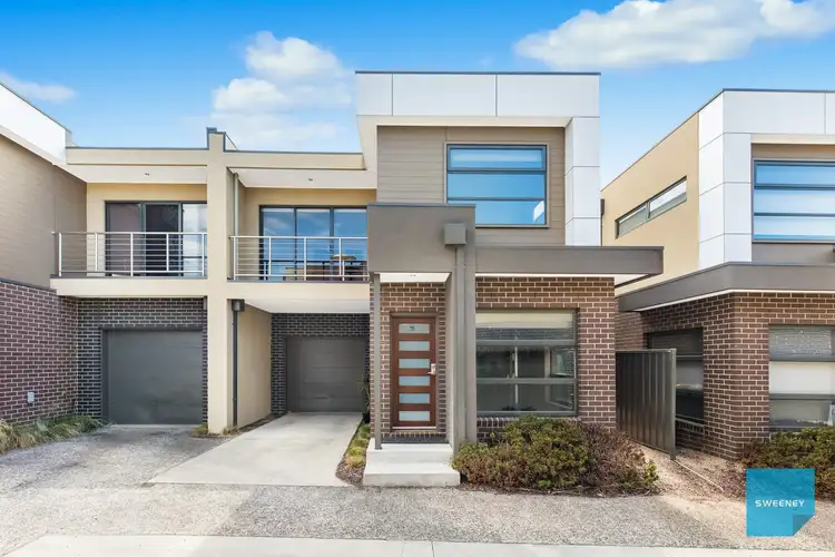 33/8 The Crossing, Caroline Springs VIC 3023