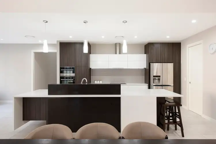 9-15 KARINYA PLACE