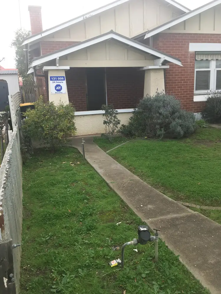 1/2 Lysle Street