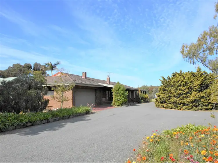 64 Marmion Street West, Katanning WA 6317
