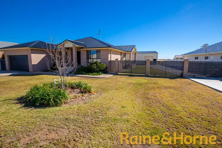 8 Bowden Fletcher Drive, Narromine NSW 2821