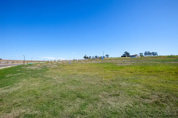 2 Carey Close, Louth Park NSW 2320