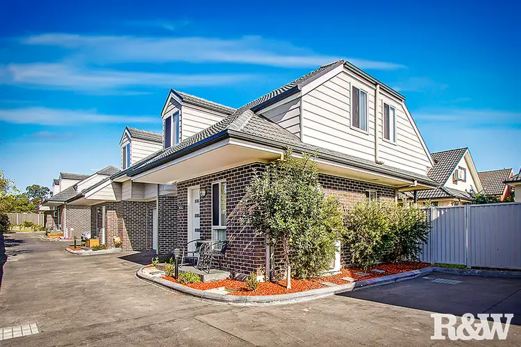 2/10 Brisbane Street, Oxley Park NSW 2760