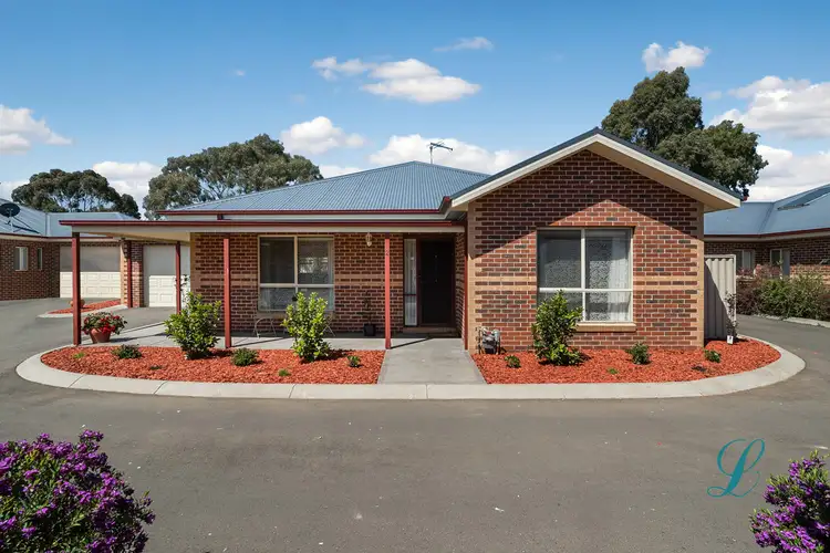 2/3 Regan Drive, Romsey VIC 3434