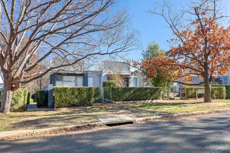 8/25 Macrobertson Street