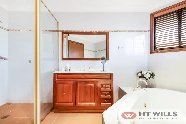 Seventh view of Homely house listing, 2 Hamelin Place, Illawong NSW 2234