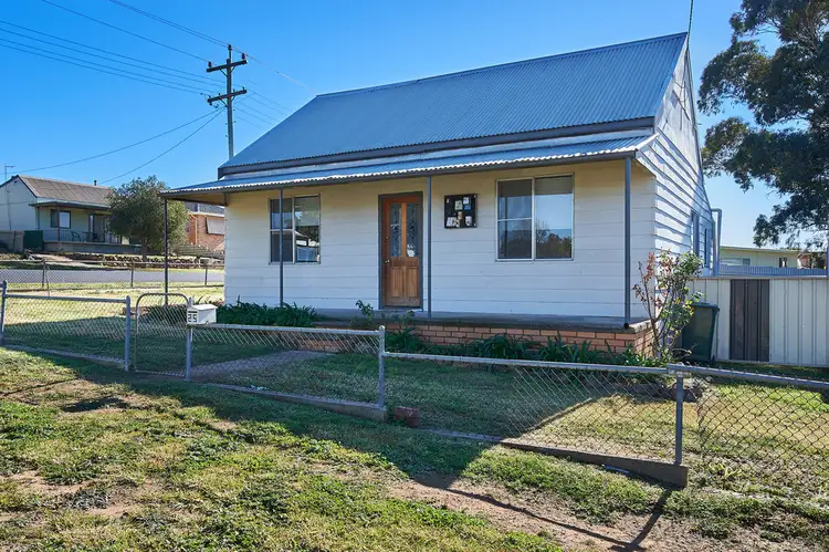 25 Thomas Street, Junee NSW 2663