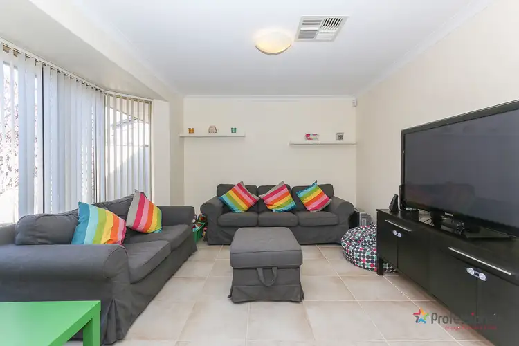16b Chestnut Grove, Mirrabooka WA 6061