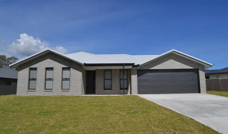 8 Stainfield Drive, Inverell NSW 2360