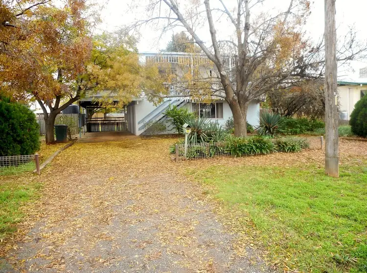 27 Moore Street, Hillston NSW 2675