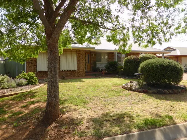 8 Angeleish Avenue, Parkes NSW 2870