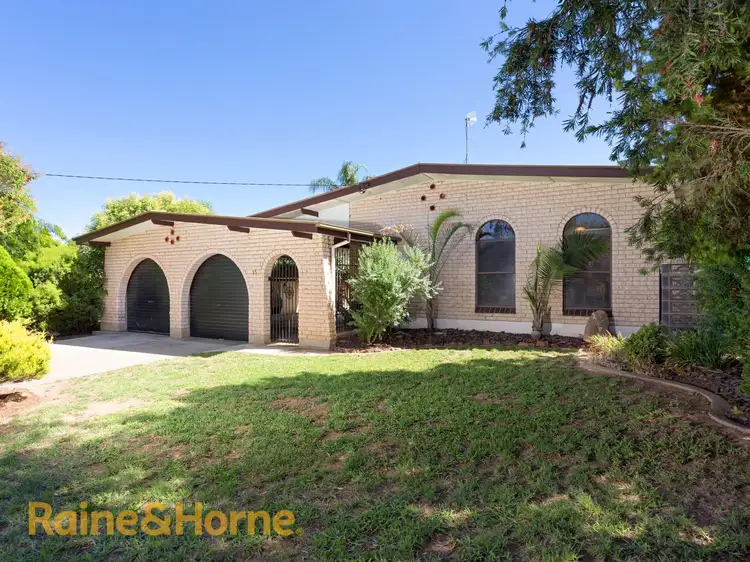 35 Nixon Crescent, Tolland NSW 2650