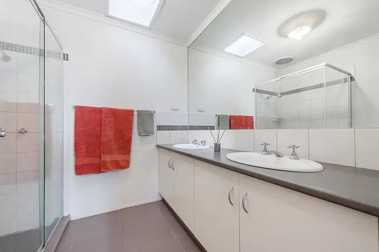Fifth view of Homely house listing, 33 Parramatta Walk, Craigieburn VIC 3064