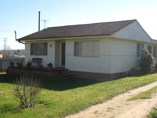 2 Lachlan  Close, Young NSW 2594
