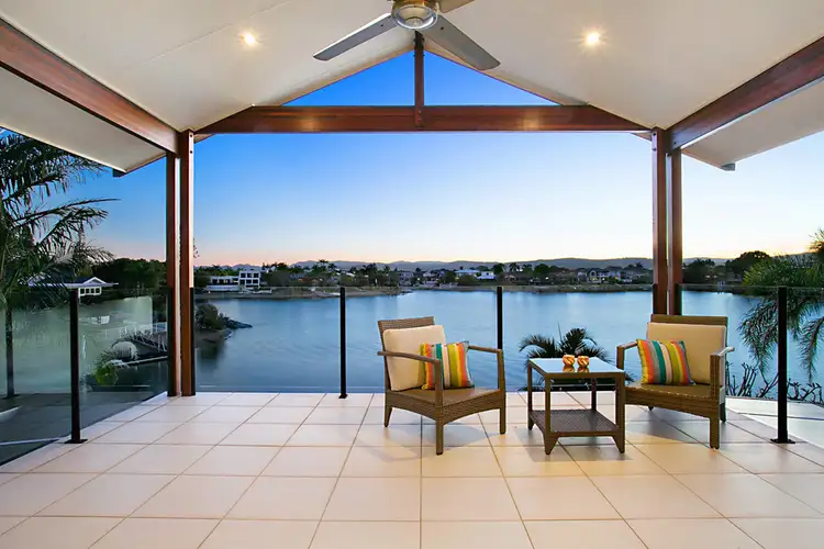 2 Claymore Cres, Sorrento QLD 4217