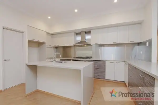 Second view of Homely house listing, 34 Glennon Way, Rossmoyne WA 6148