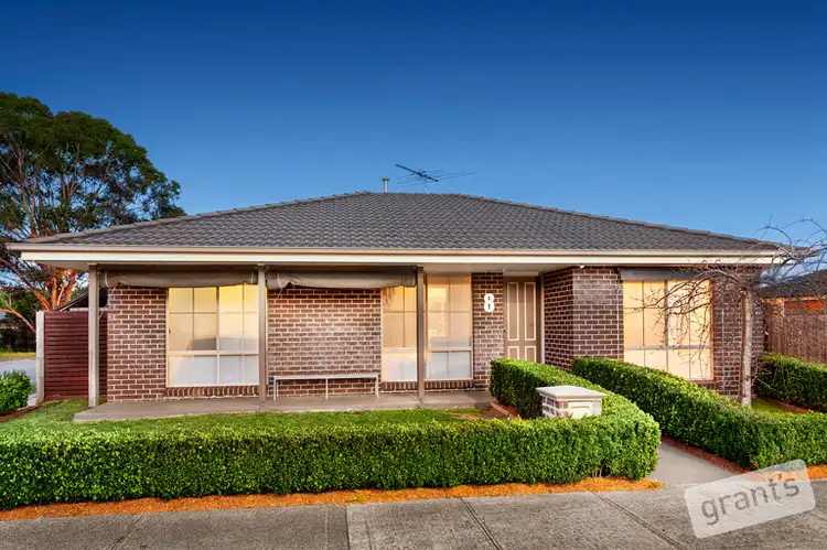 8 Riviera Drive, Pakenham VIC 3810