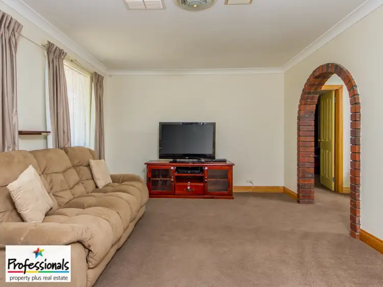Fifth view of Homely house listing, 10 Kari Court, Camillo WA 6111