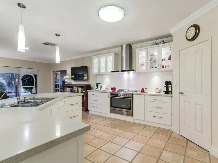 Fifth view of Homely house listing, 10 Calilly Way, Baldivis WA 6171