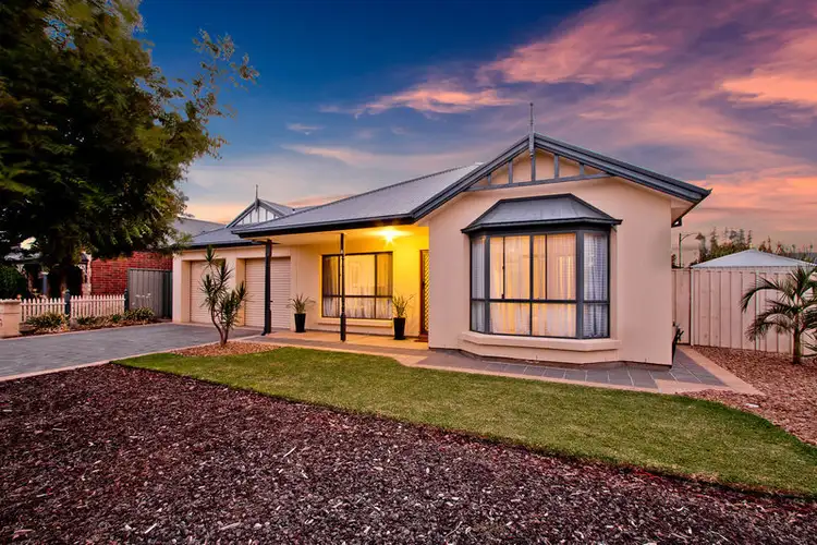 8 Maquarie Street, Mawson Lakes SA 5095