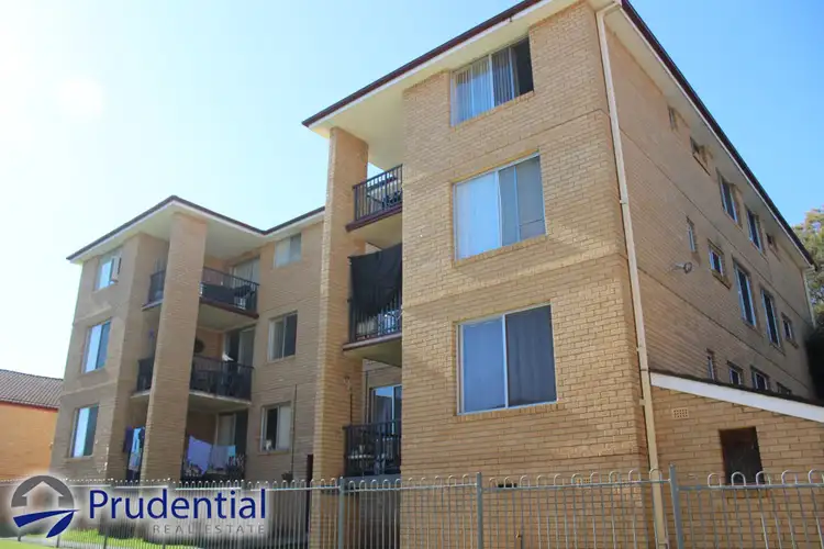 8/5-7 Hoddle Ave, Bradbury NSW 2560