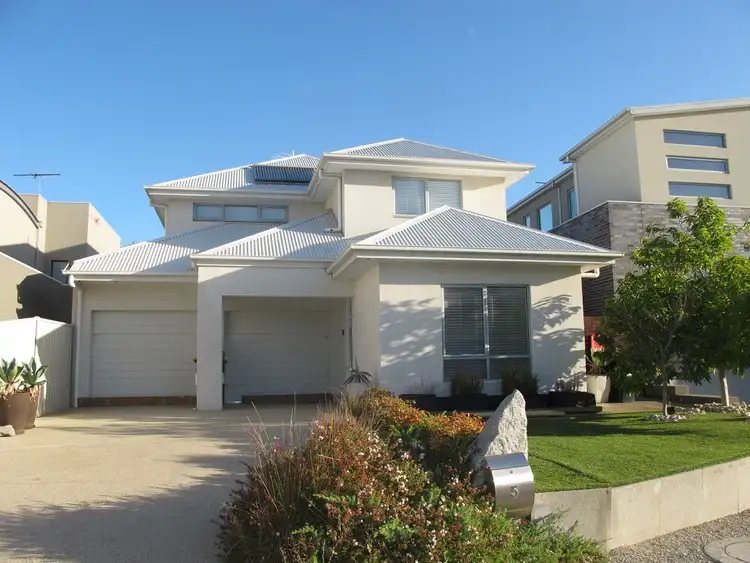 5 Lake Logan Way, Caroline Springs VIC 3023