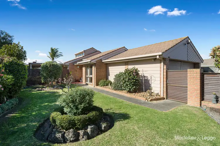 10 Woodbine Road, Cranbourne North VIC 3977