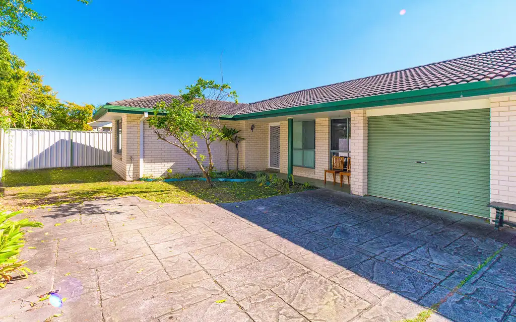 Main view of Homely semi-detached listing, 2/21 Parkview Crescent, Yamba NSW 2464