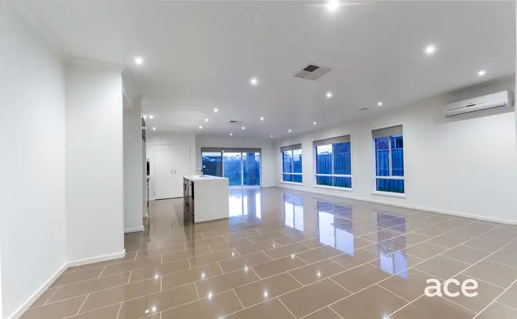 Sixth view of Homely house listing, 10 Wilma Court, Truganina VIC 3029