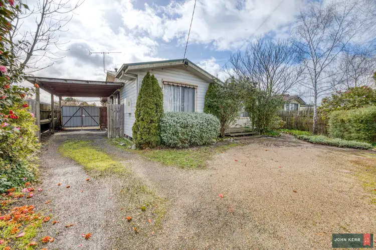 8 Thoresby Street, Newborough VIC 3825