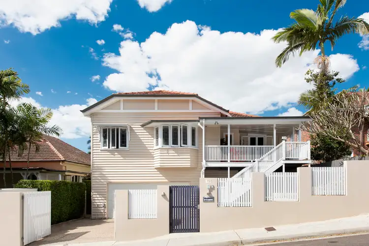 121 Crescent Road, Hamilton QLD 4007