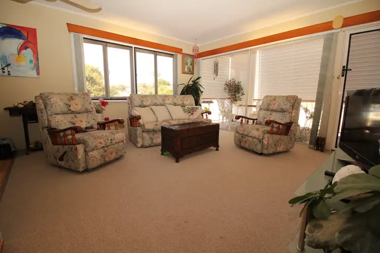 14 Lowth Street, Rosslea QLD 4812