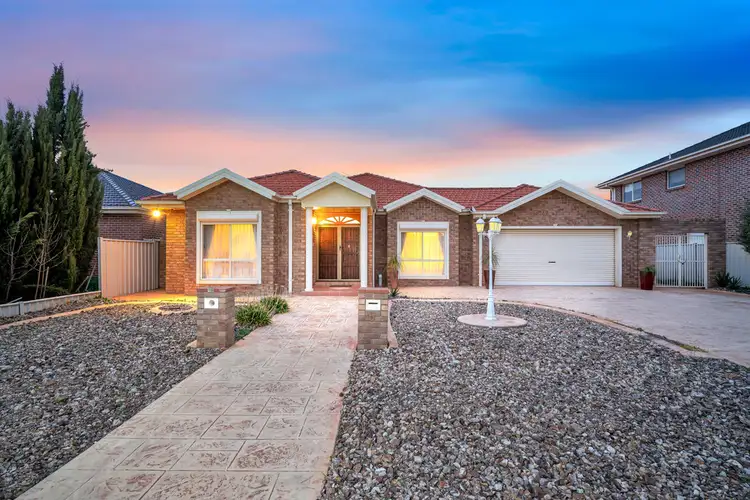 5 Cairn Curran Terrace, Caroline Springs VIC 3023