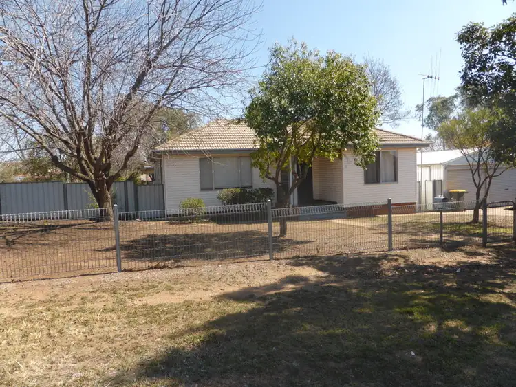 20 Fisher Street, Parkes NSW 2870