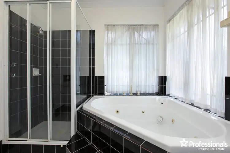Sixth view of Homely house listing, 2 Abrolhos Close, Shelley WA 6148