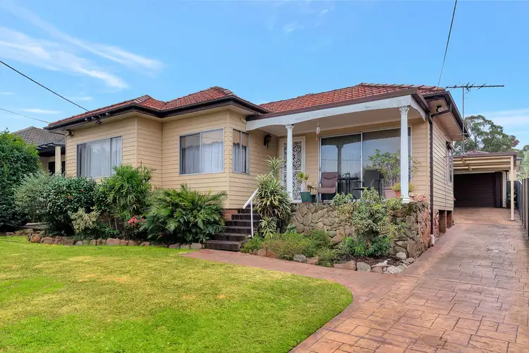 7 Benelong Avenue, Smithfield NSW 2164