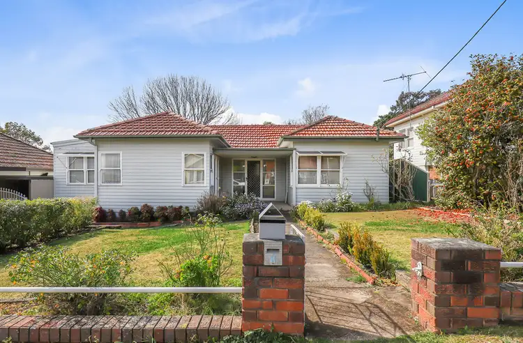 6 Rosalind Crescent, Campbelltown NSW 2560