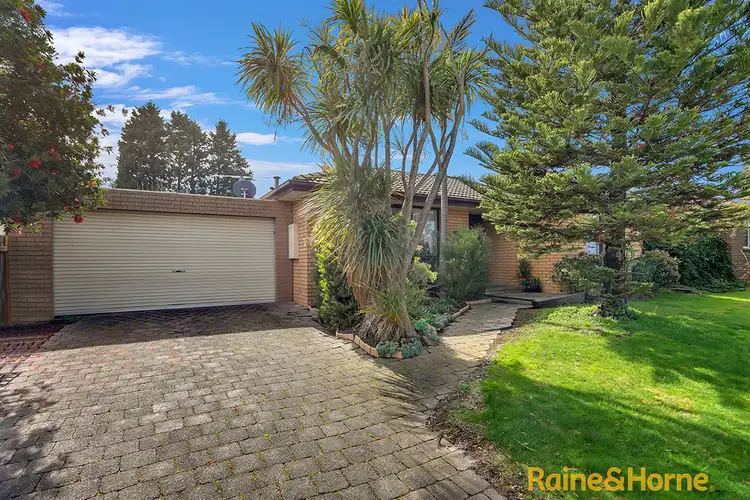 Main view of Homely house listing, 10 Dealbata Ave, Endeavour Hills VIC 3802