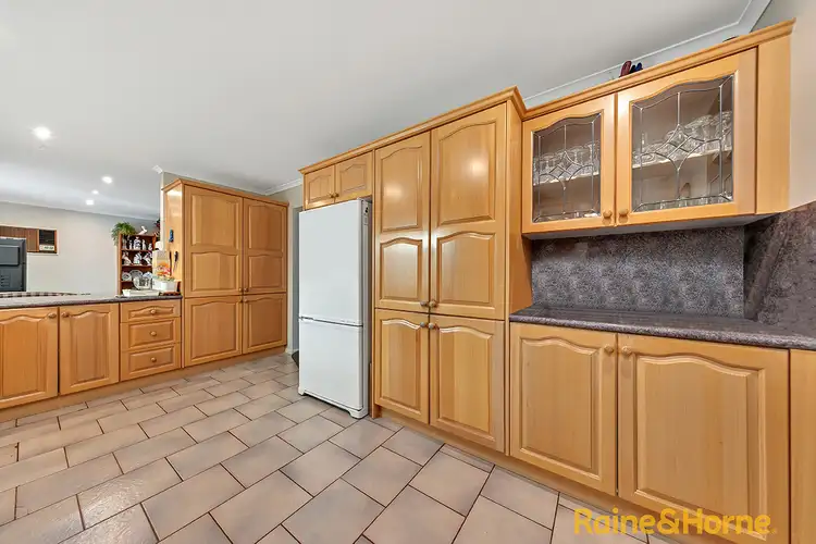 Seventh view of Homely house listing, 10 Dealbata Ave, Endeavour Hills VIC 3802