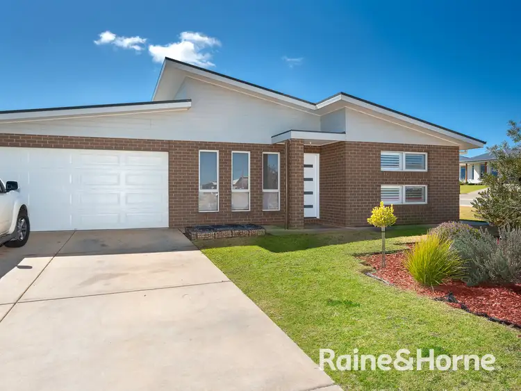 26 Muttama Parade, Gobbagombalin NSW 2650