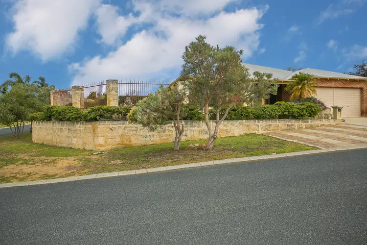 2 Willowcreek Mews
