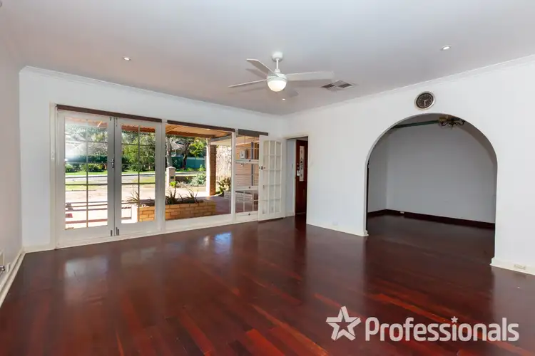 21 Buckingham Road, Kelmscott WA 6111