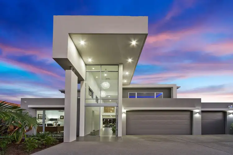 12 Queen Guineveres Place, Sovereign Islands QLD 4216