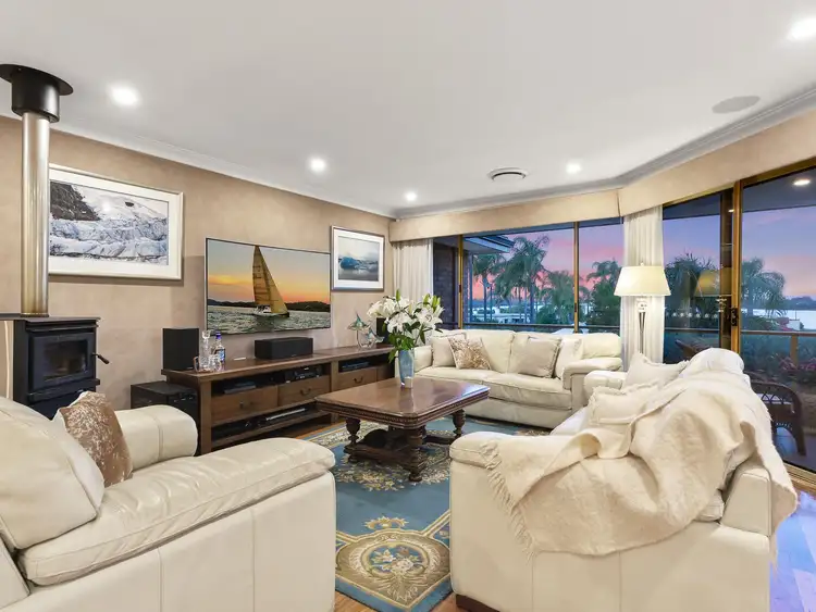 166 River Way, Salter Point WA 6152